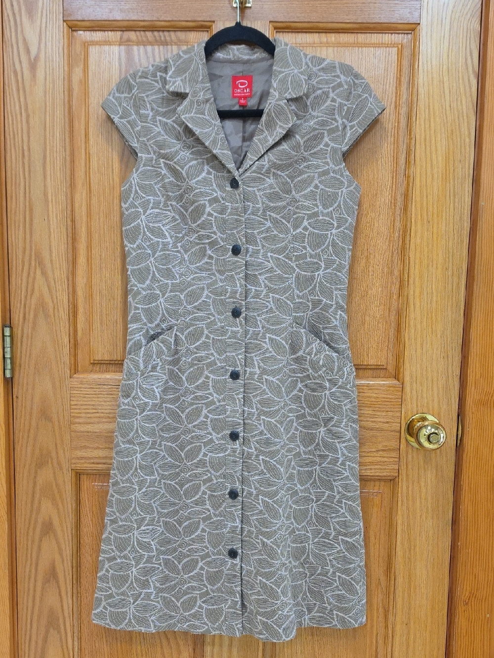 AN Oscar de la Renta Company 70% Linen dress, size 4, tan color, pre-owned